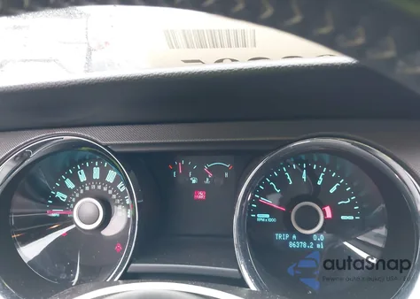 2014 Ford Mustang V6 z USA, uszkodzony, nr VIN 1ZVBP8AM3E5220468